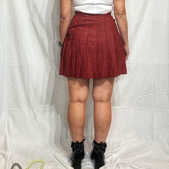 Izod Red Plaid Pleated Vintage Mini Skirt Sz 8 - Picture 9 of 11